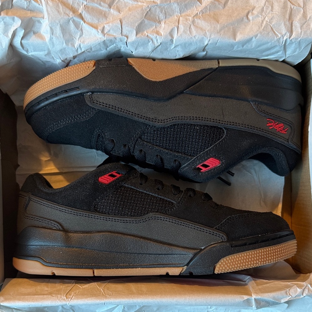 New Jordan Flight Court ‘Black Gum Medium Varsity Red’. Sz.6.5y/8w. OG box